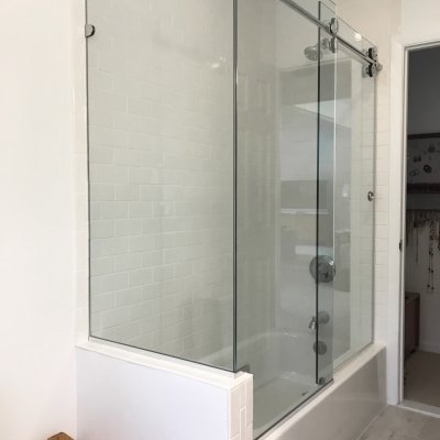Bathroom Shower/Tub Enclosure